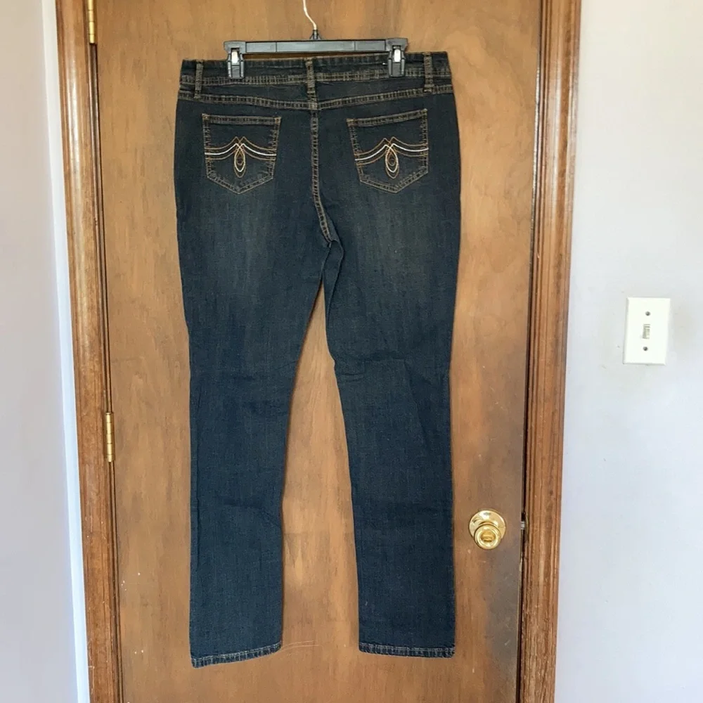 So skinny jean  with decorative stitching on back pockets size 15 - Picture 17 of 17